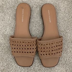 Like new Marc Fisher Sandals